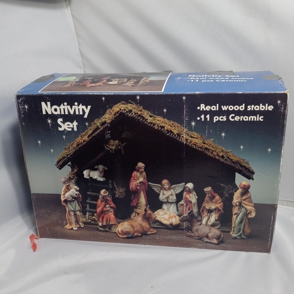REAL WOOD‎ STABLE NATIVITY SET